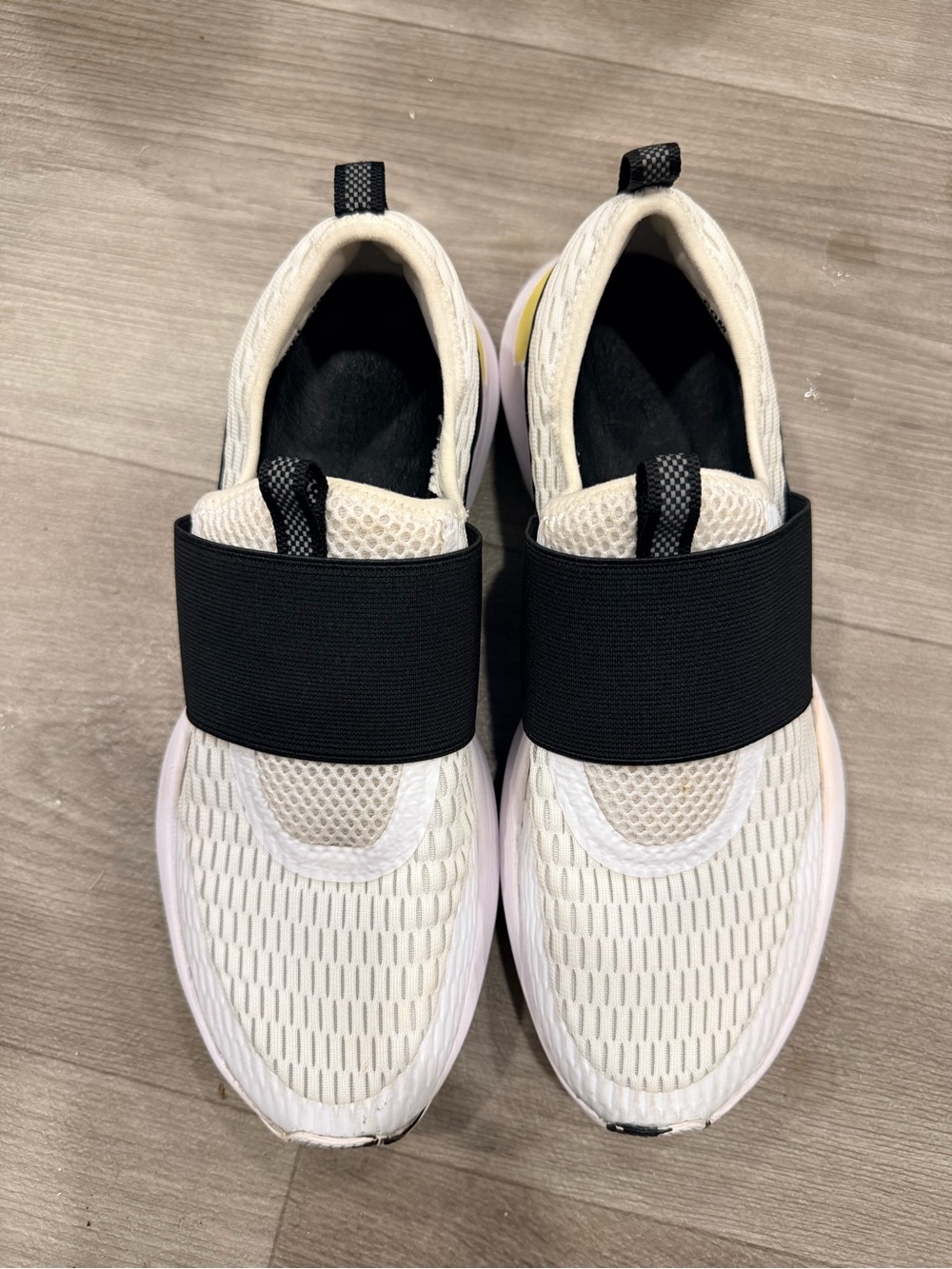 Sorel women’s White Black Slip-On Athletic Sneakers with Yellow Accents size 8 - Picture 2 of 4